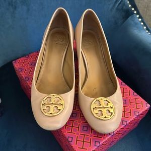 Tory Burch Chelsea cap toe pump size 8 in good condition